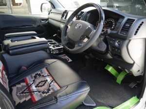 ハイエースバン4型新車　２８００ディーゼルターボ４ＷＤ　ダークプライム