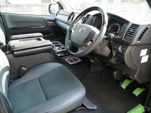 ハイエースバン4型新車　２８００ディーゼルターボ４ＷＤ　ダークプライム