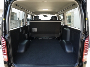 ハイエースバン4型新車　２８００ディーゼルターボ４ＷＤ　ダークプライム