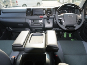 ハイエースバン4型新車　２８００ディーゼルターボ４ＷＤ　ダークプライム