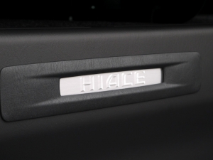 ハイエースバン4型新車　２８００ディーゼルターボ４ＷＤ　ダークプライム