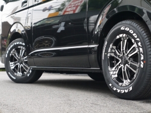 ハイエースバン4型新車　２８００ディーゼルターボ４ＷＤ　ダークプライム