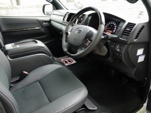 ハイエースバン4型新車　２８００ディーゼルターボ４ＷＤ　ダークプライム