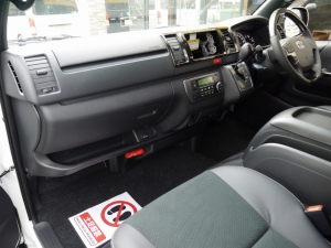 ハイエースバン4型新車　２８００ディーゼルターボ４ＷＤ　ダークプライム