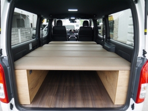ハイエースバン4型新車　２８００ディーゼルターボ４ＷＤ　ダークプライム