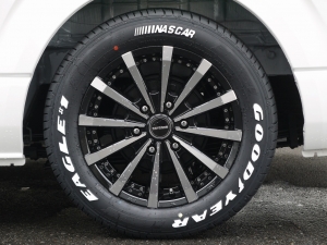 ハイエースバン4型新車　２８００ディーゼルターボ４ＷＤ　ダークプライム