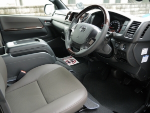 ハイエースバン4型新車　２８００ディーゼルターボ４ＷＤ　ダークプライム