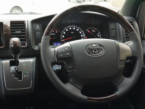 ハイエースバン4型新車　２８００ディーゼルターボ４ＷＤ　ダークプライム