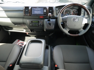 ハイエースバン4型新車　２８００ディーゼルターボ４ＷＤ　ダークプライム