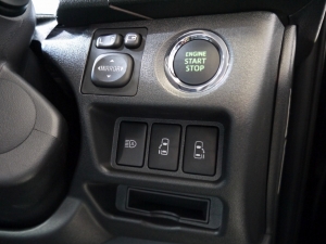 ハイエースバン4型新車　２８００ディーゼルターボ４ＷＤ　ダークプライム