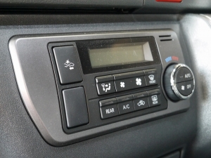 ハイエースバン4型新車　２８００ディーゼルターボ４ＷＤ　ダークプライム