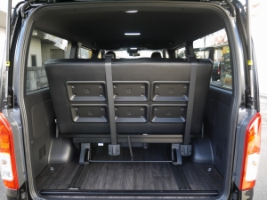 ハイエースバン4型新車　２８００ディーゼルターボ４ＷＤ　ダークプライム