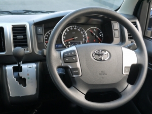 ハイエースワゴン4型新車４ＷＤ　６AT　