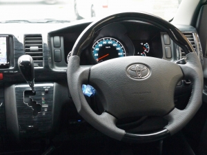ハイエースバンワイドバン　４ＷＤ