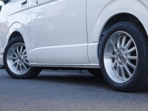 ハイエースワゴン4型新車４ＷＤ　６AT　