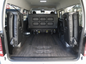 ハイエースワゴン4型新車４ＷＤ　６AT　