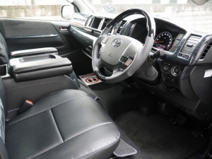ハイエースワゴン4型新車４ＷＤ　６AT　