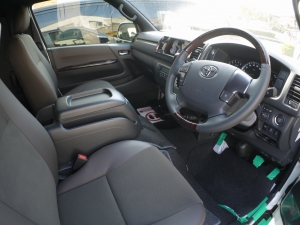ハイエースバン4型新車　２８００ディーゼルターボ４ＷＤ　ダークプライム