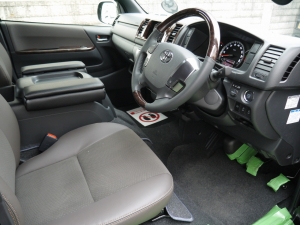 ハイエースバン4型新車　２８００ディーゼルターボ４ＷＤ　ダークプライム