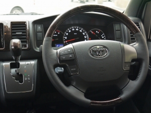 ハイエースバン4型新車　２８００ディーゼルターボ４ＷＤ　ダークプライム