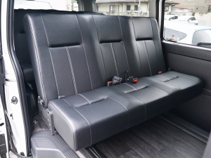 ハイエースバン4型新車　２８００ディーゼルターボ４ＷＤ　ダークプライム