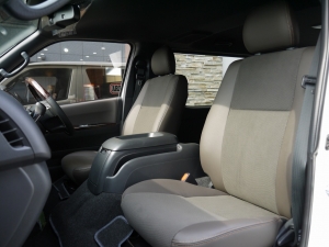 ハイエースバン4型新車　２８００ディーゼルターボ４ＷＤ　ダークプライム