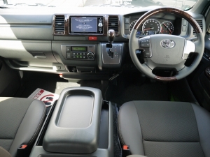 ハイエースバン4型新車　２８００ディーゼルターボ４ＷＤ　ダークプライム