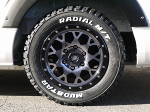 ハイエースバン4型新車　２８００ディーゼルターボ４ＷＤ　ダークプライム