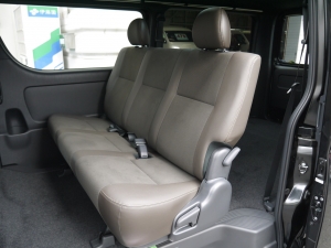 ハイエースバン4型新車　２８００ディーゼルターボ４ＷＤ　ダークプライム