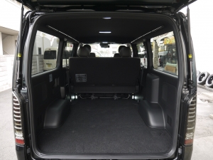 ハイエースバン4型新車　２８００ディーゼルターボ４ＷＤ　ダークプライム