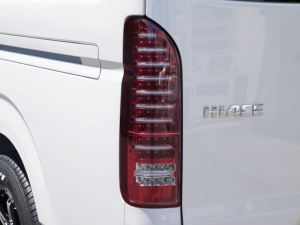 ハイエースワゴン4型新車４ＷＤ　６AT　