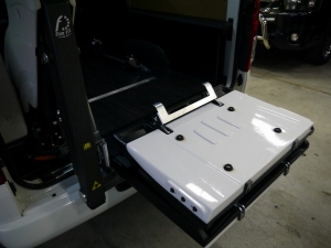ハイエースバン新型　６ＡＴ　