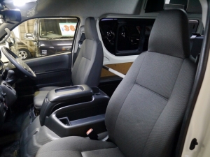 ハイエースバン新型　６ＡＴ　