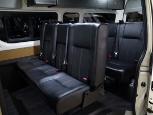 ハイエースバン新型　６ＡＴ　