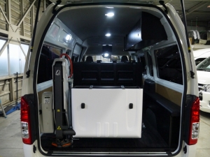 ハイエースバン新型　６ＡＴ　