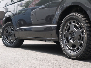 ハイエースバンワイドバン　４ＷＤ　丸目