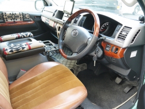 ハイエースバンＳ－ＧＬ　４ＷＤ　丸目ｃｌａｓｓｉｃ