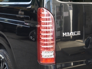 ハイエースワゴンベットキット　フロア施工