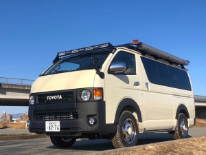 ハイエースＶ４ＷＤ　スーパーＧＬ　『特設色ライトイエロー』『FD-Classic丸目換装』