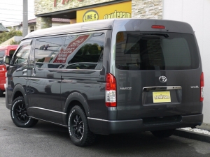 ハイエースバン４WD　ダークプライム