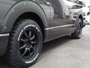 ハイエースバン４WD　ダークプライム