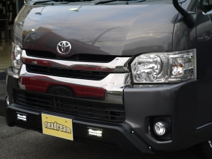 ハイエースバン４WD　ダークプライム