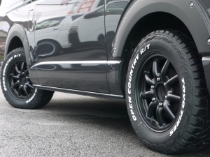 ハイエースバン４WD　ダークプライム