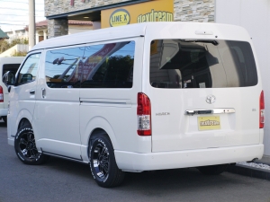 ハイエースワゴン１０人乗り　新車カスタム