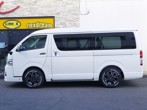 ハイエースワゴン１０人乗り　新車カスタム