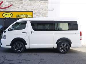 ハイエースワゴン１０人乗り　新車カスタム