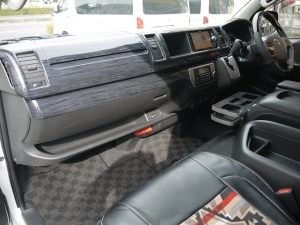 ハイエースワゴン4型新車４ＷＤ　６AT　
