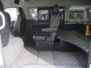 ハイエースワゴン4型新車４ＷＤ　６AT　
