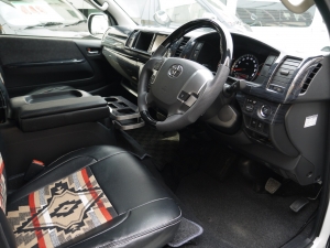 ハイエースワゴン4型新車４ＷＤ　６AT　
