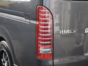 ハイエースバン２ＷＤ　Ｓ－ＧＬ　丸目換装